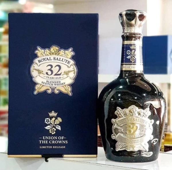 Royal Salute 32 Years Union of the Crowns ราคาถูกสุดๆ 💰