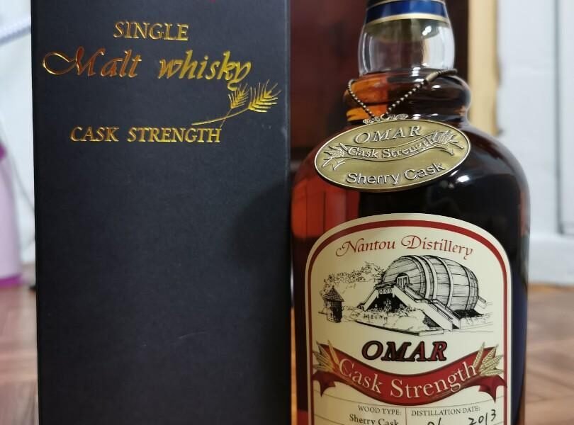 ขวด Omar Bourbon Cask 1 ลิตร แสดงถึงรสชาติที่เข้มข้นและการผลิตที่ปราณีต