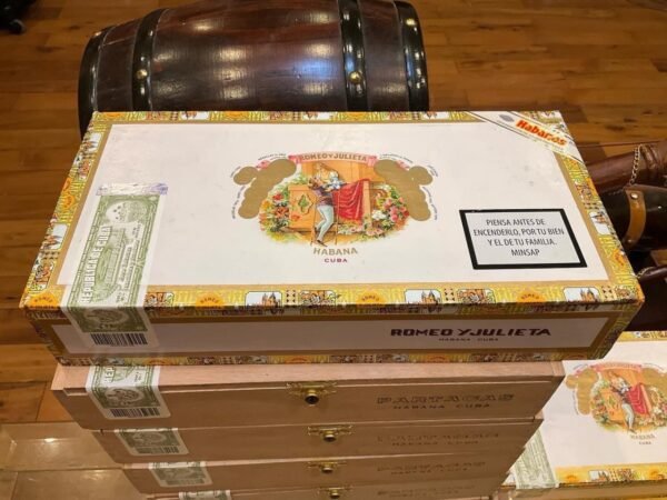 Romeo Julieta Wide Churchills (25มวน)
