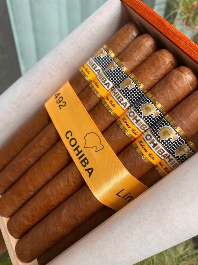 สั่ง Cohiba Siglo III ยังไง? ง่ายนิดเดียว ทักมาเลย