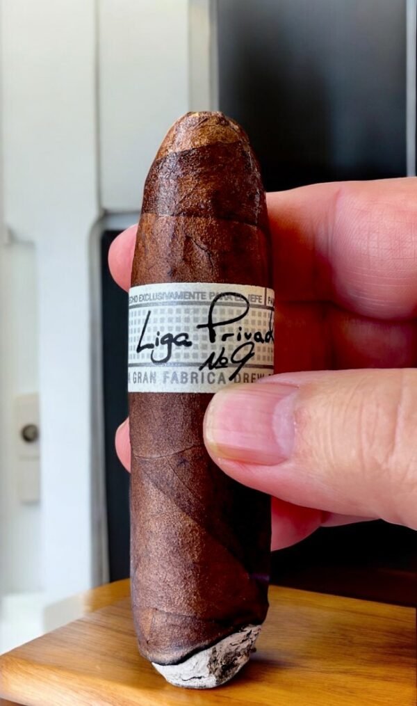 Liga Privada No. 9 Flying Pig 4x60 (12มวน)