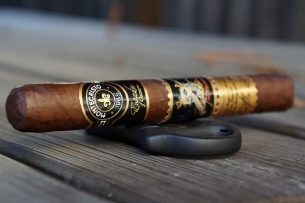 Montecristo Espada Oscuro Magnum 6x50 (10มวน)โปรโมชั่น